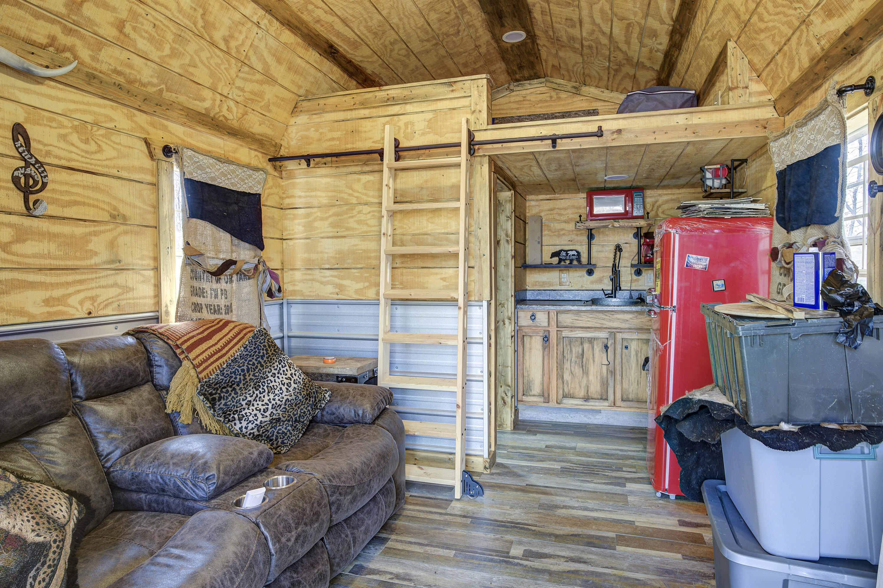 595 Newt Good Road Telford, TN 37690 - Photo 24 of 67 Tiny Home 2 Living Room