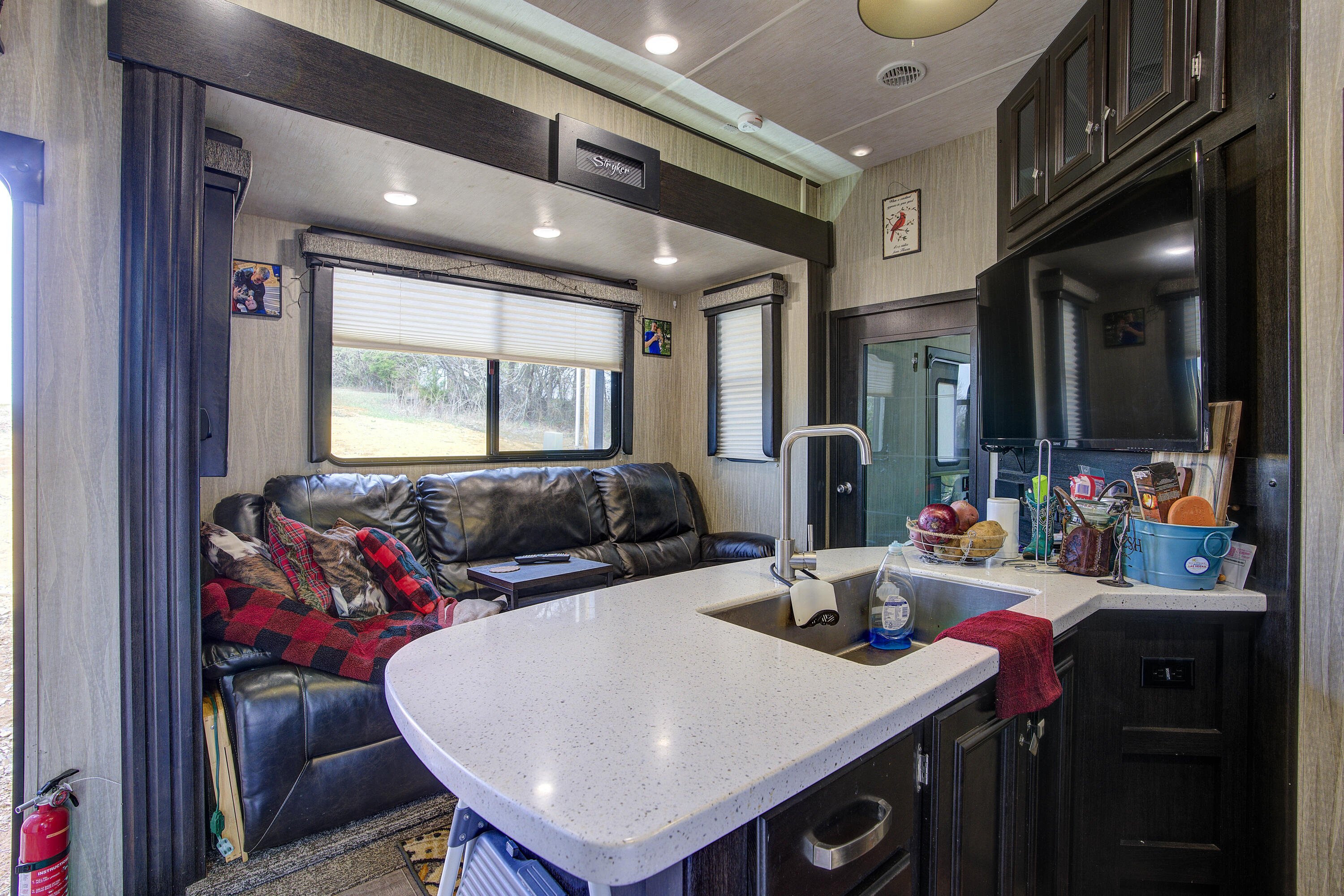 595 Newt Good Road Telford, TN 37690 - Photo 34 of 67 Camper Kitchen/Living