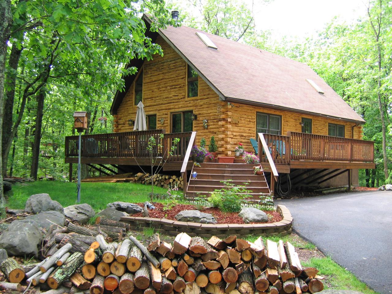 903 High Crest Road Canadensis, PA 18325 - Photo 1 of 8 Main