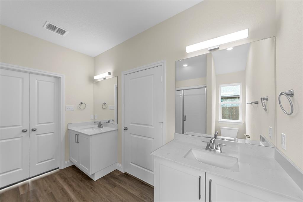 210 Pennington Road Josephine, TX 75173 - Photo 16 of 23 a bathroom with a sink a tub and a mirror