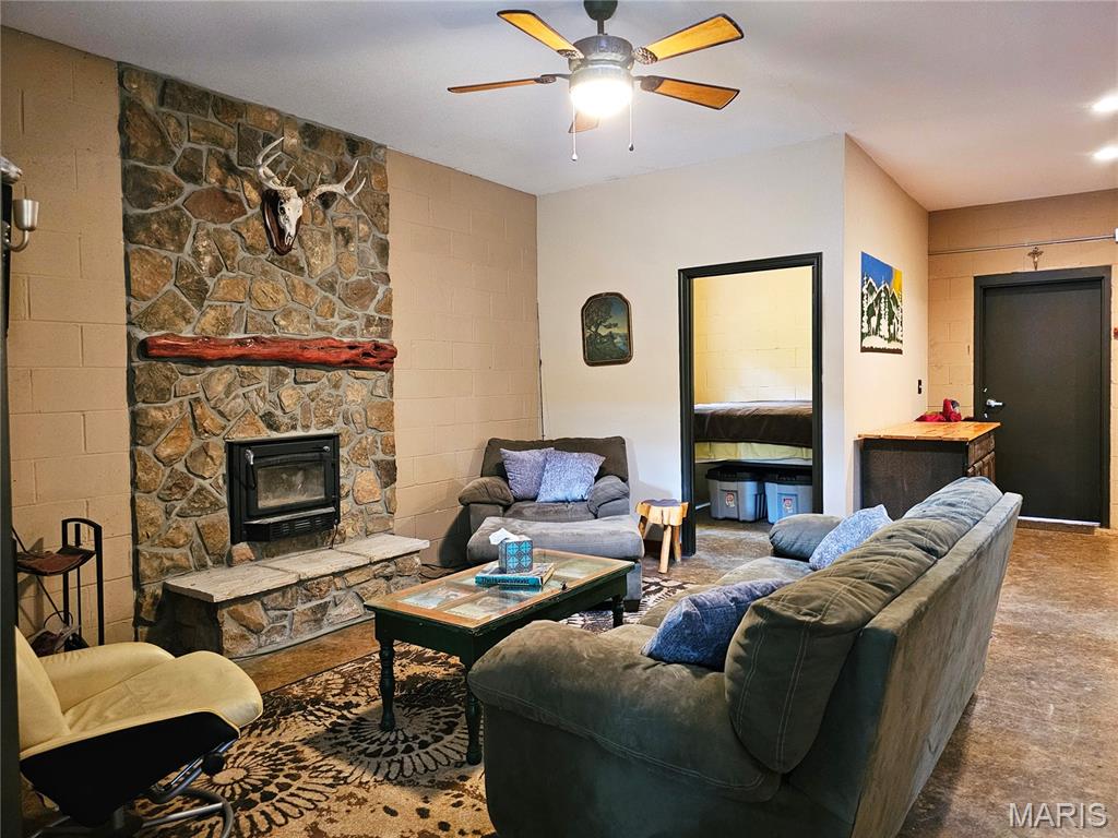 6908 Coon Club Road Versailles, MO 65084 - Photo 4 of 28