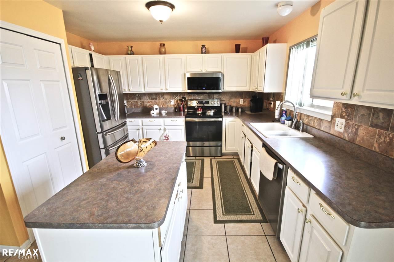 22497 Rambling Drive Macomb, MI 48044 - Photo 3 of 44 31375181-2.JPG