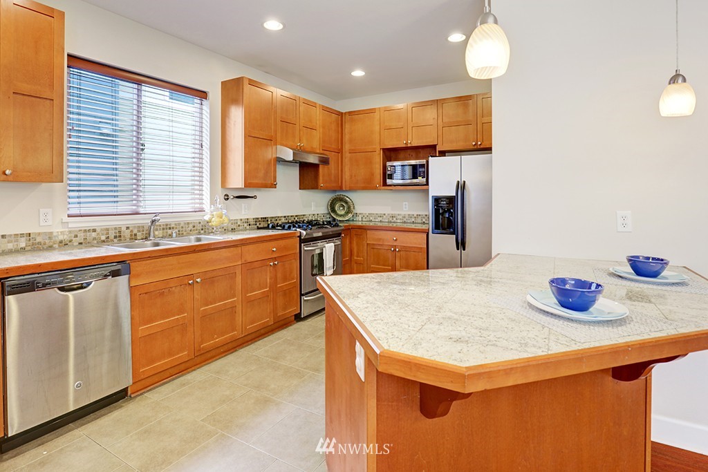 7045 Delridge Way Southwest Seattle, WA 98106 - Photo 5 of 14