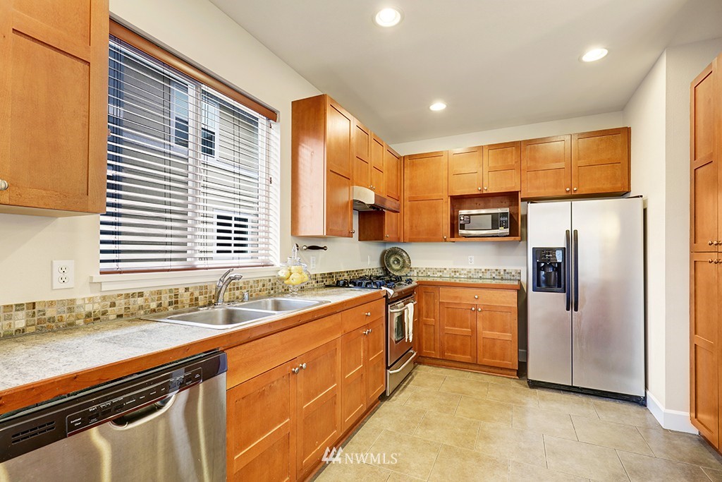 7045 Delridge Way Southwest Seattle, WA 98106 - Photo 6 of 14