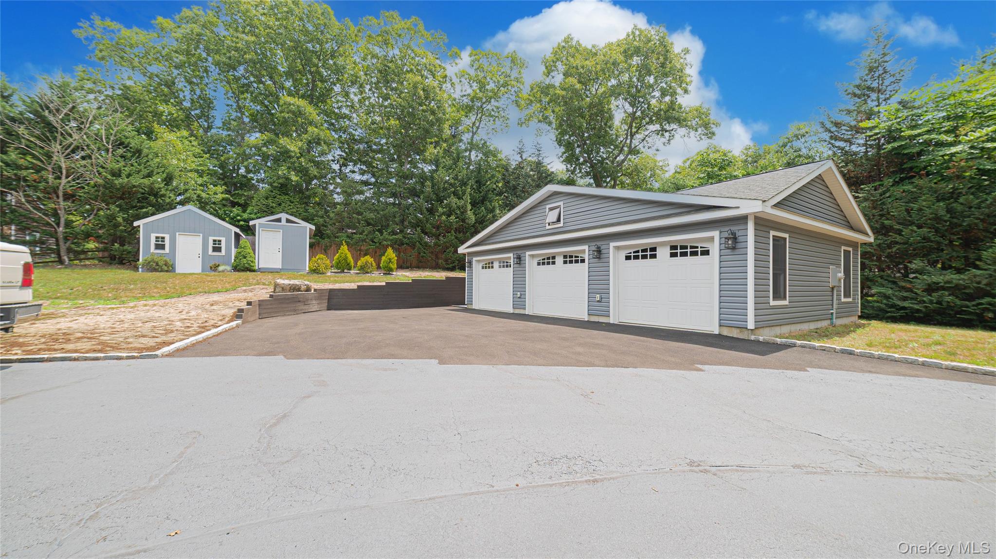 9 Huckleberry Lane East Setauket, NY 11733 - Photo 5 of 33