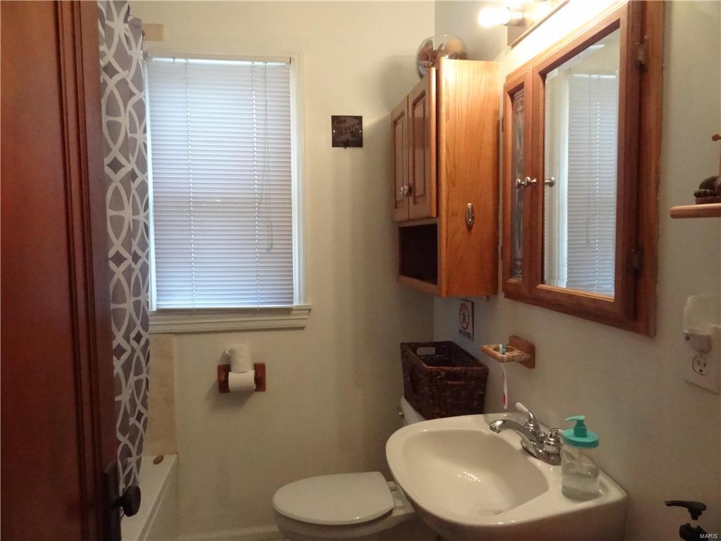 11140 Larimore Road St. Louis, MO 63138 - Photo 8 of 20