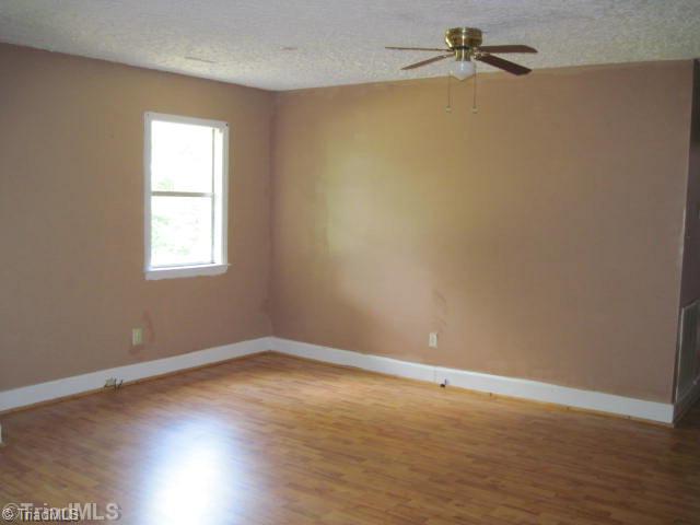 124 Anchor Road Reidsville, NC 27320 - Photo 3 of 7 Living Room.