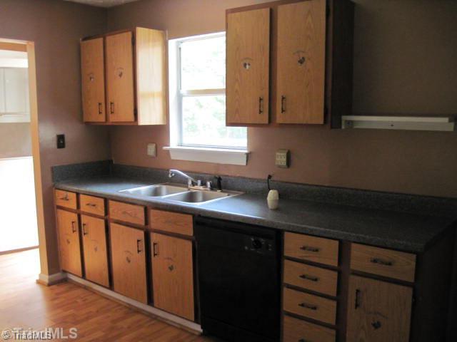 124 Anchor Road Reidsville, NC 27320 - Photo 4 of 7 Kitchen.