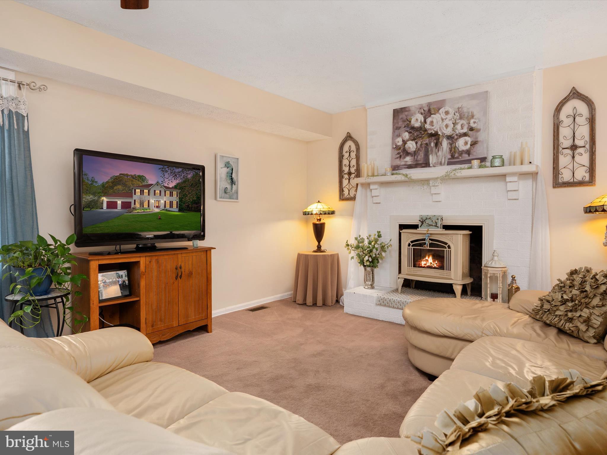 276 Greenridge Drive Dunkirk, MD 20754 - Photo 12 of 49 a living room with furniture and a flat screen tv