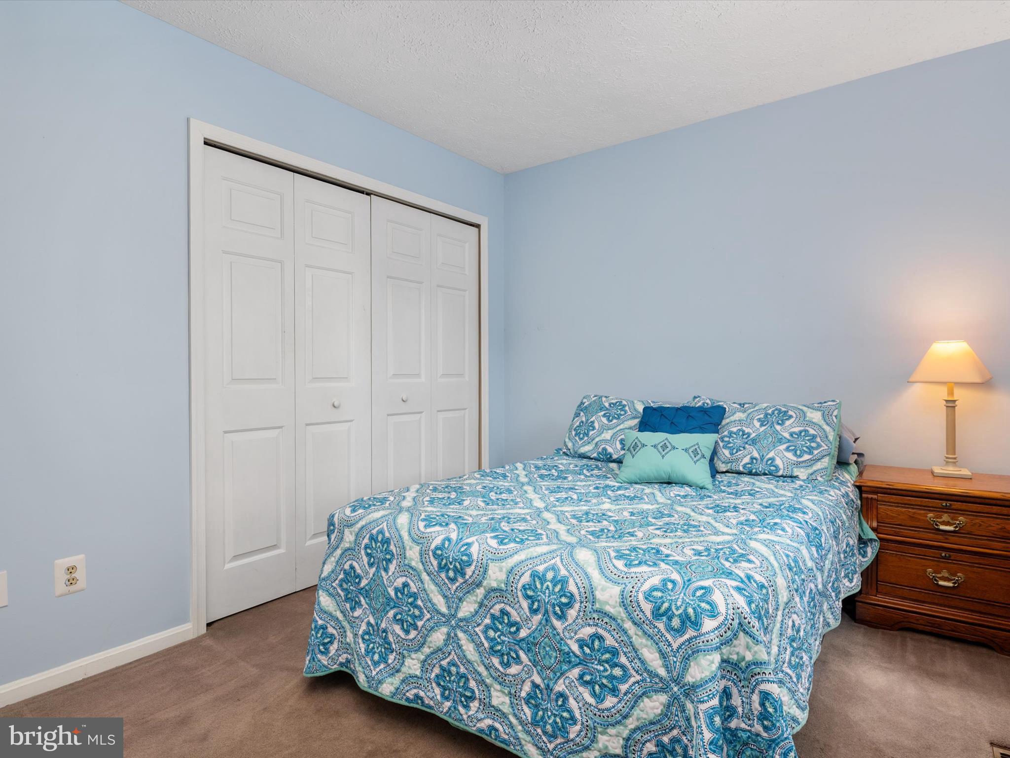 276 Greenridge Drive Dunkirk, MD 20754 - Photo 28 of 49 a bedroom with a bed and a lamp