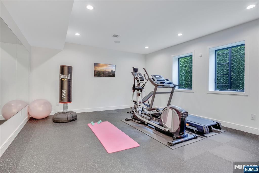 191 Nimitz Road Paramus, NJ 07652 - Photo 44 of 49