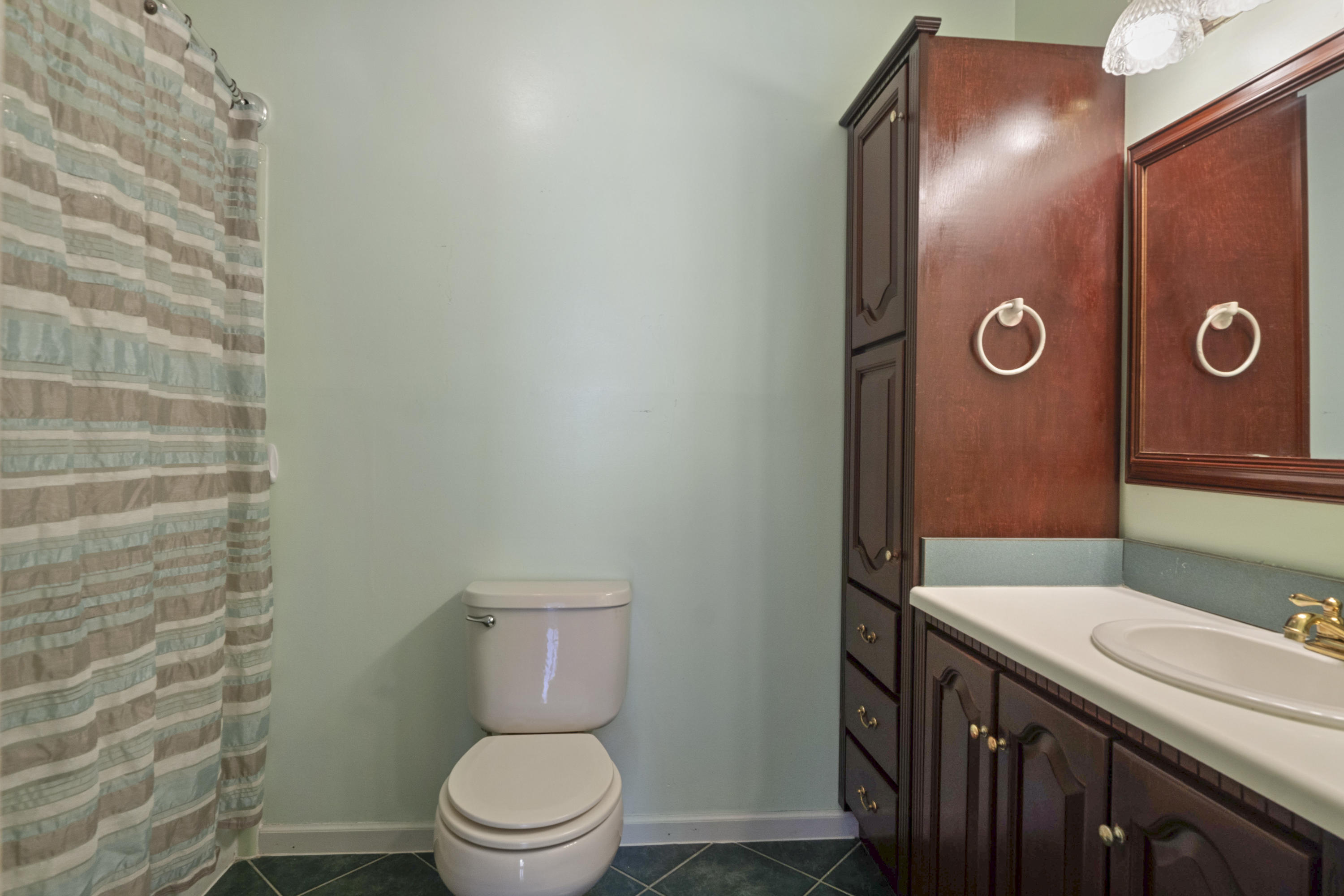 6058 Bud Moulton Road Crestview, FL 32536 - Photo 23 of 34 Guest bathroom