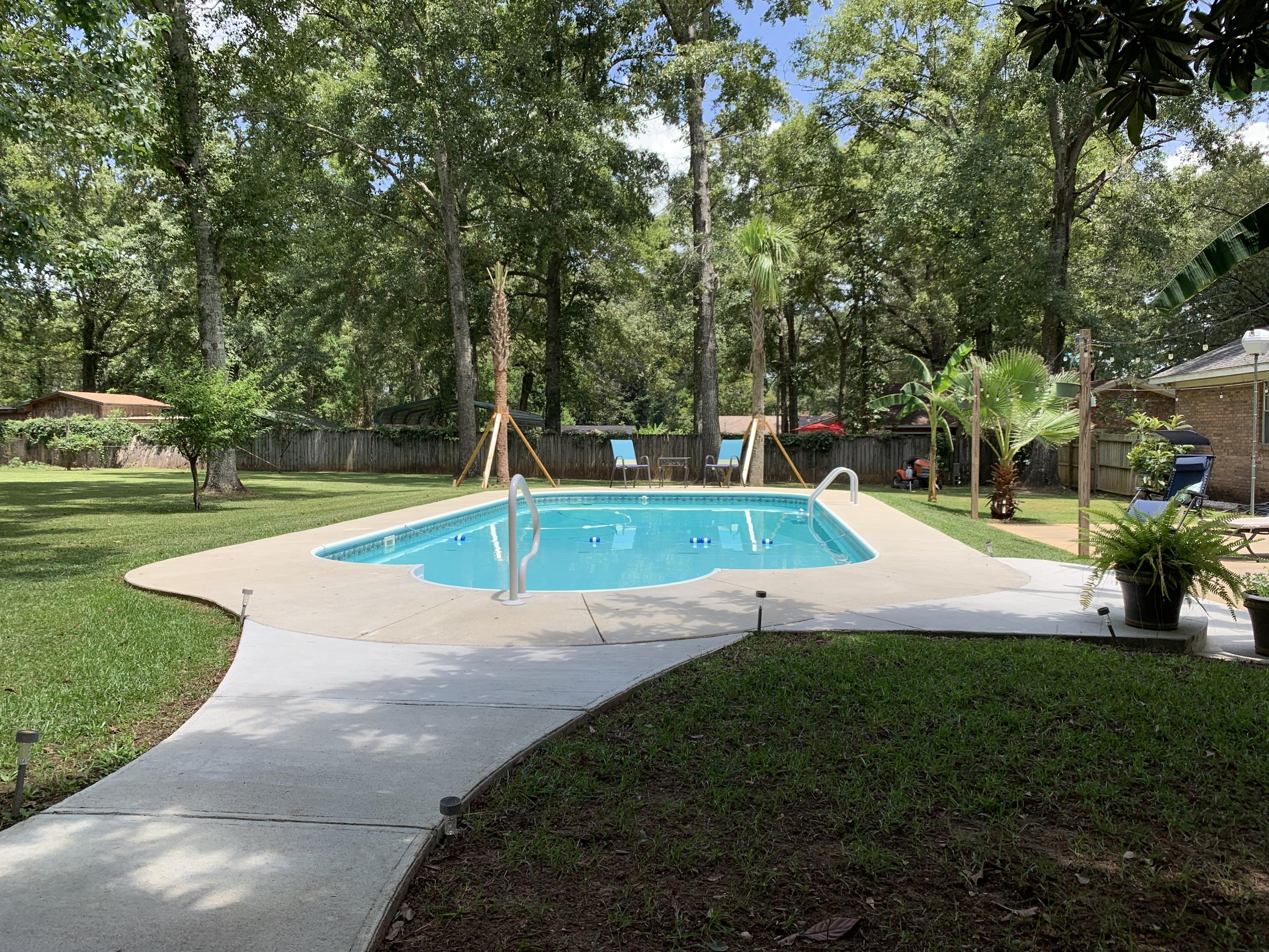 6058 Bud Moulton Road Crestview, FL 32536 - Photo 4 of 34 Pool outdoor
