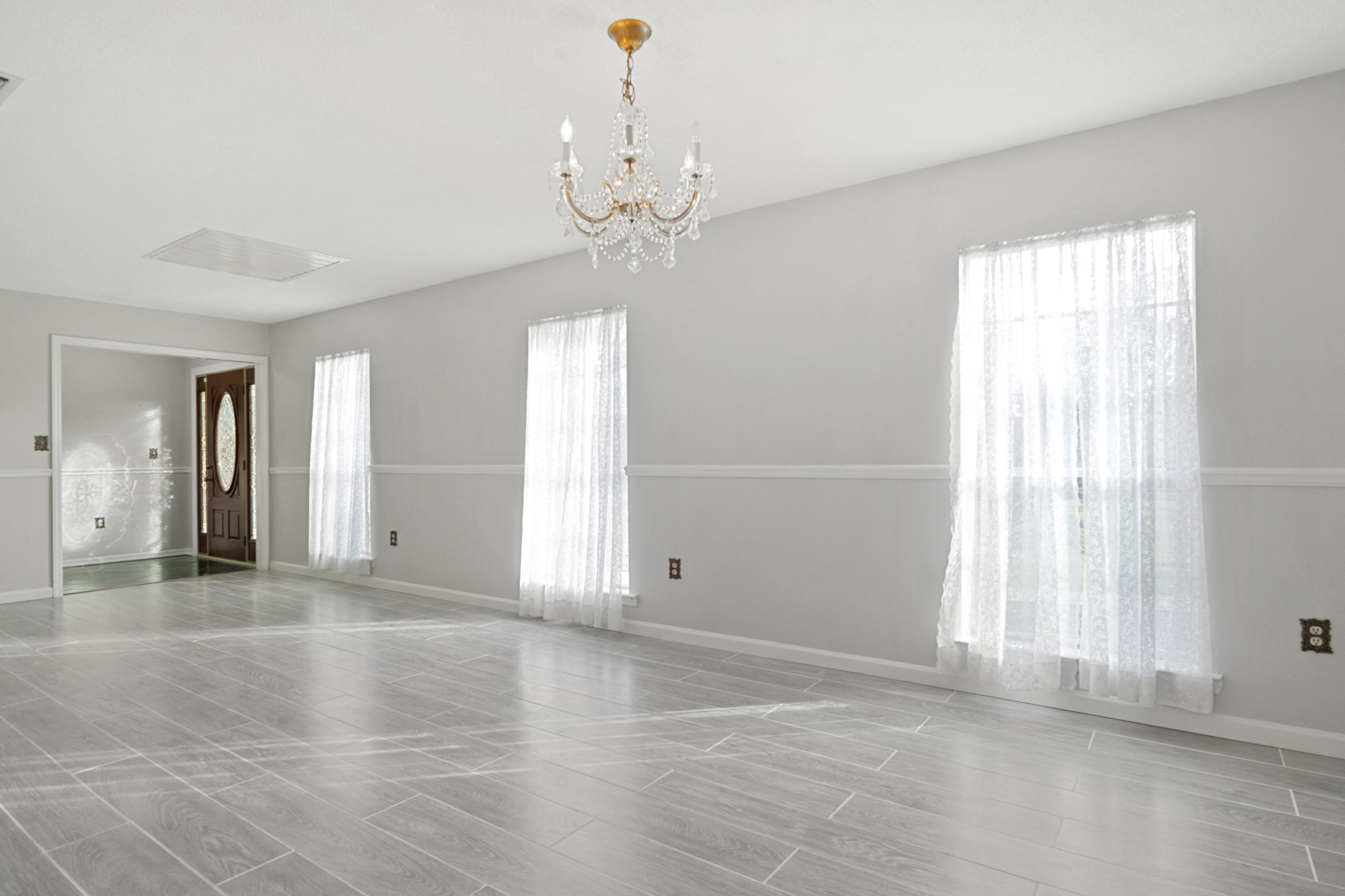6058 Bud Moulton Road Crestview, FL 32536 - Photo 10 of 34 Family room