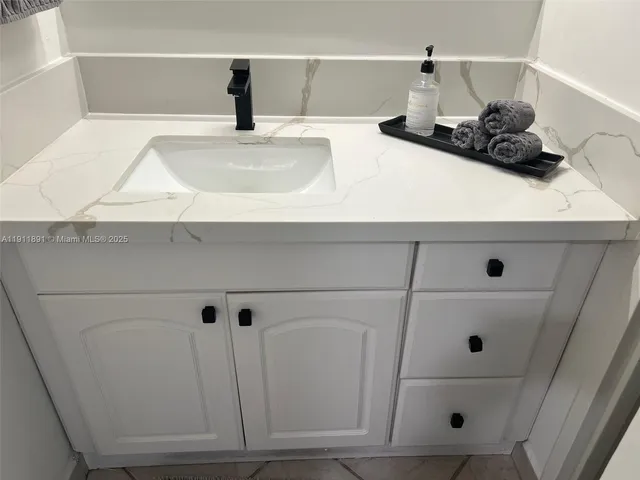 $429,999 | 100 Lincoln Road, Unit 604, Miami Beach, FL 33139