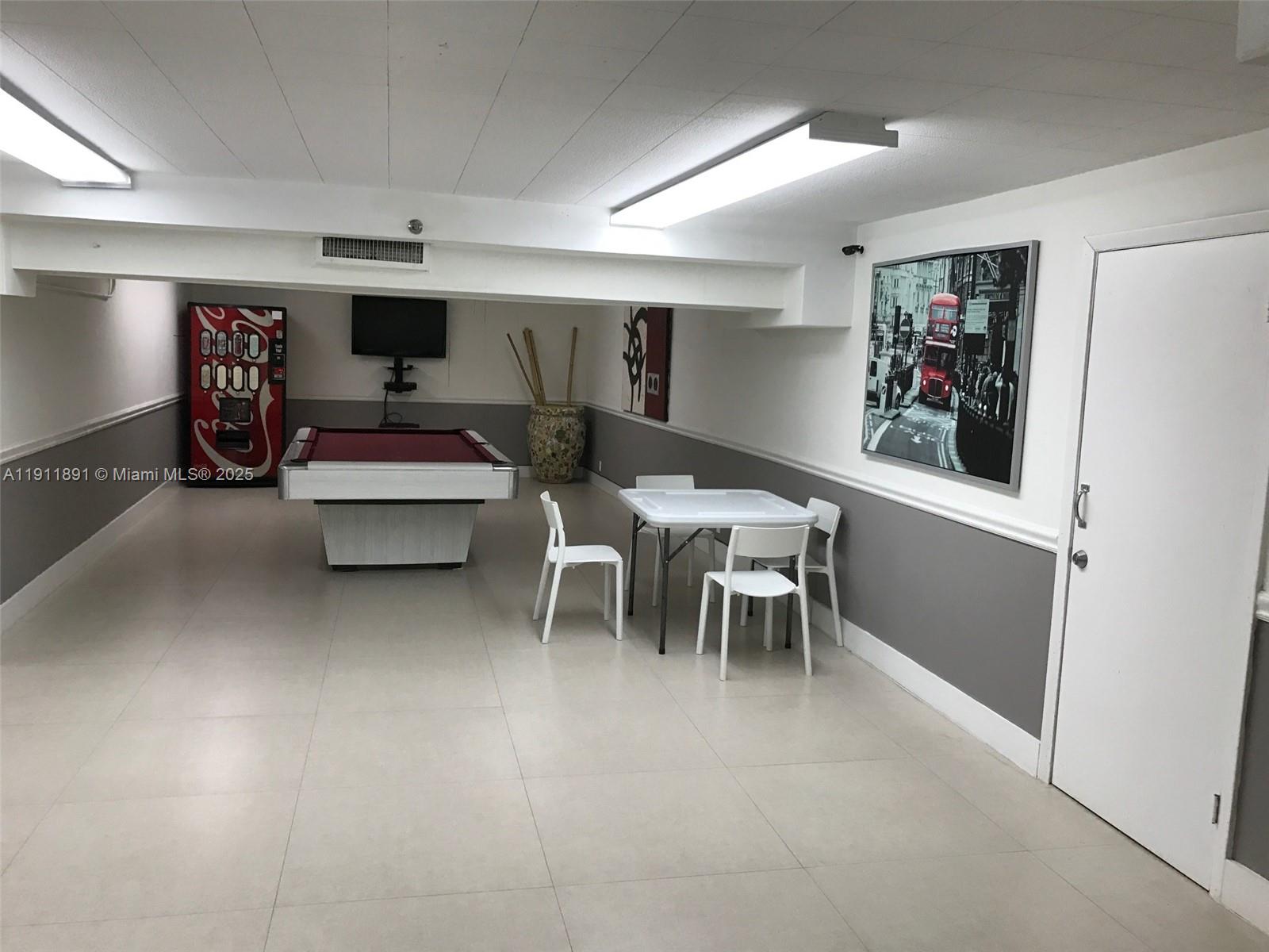 100 Lincoln Road, Unit 604 Miami Beach, FL 33139 - Photo 45 of 66 Billiard Table