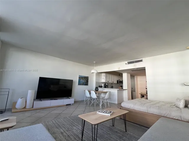 $429,999 | 100 Lincoln Road, Unit 604, Miami Beach, FL 33139