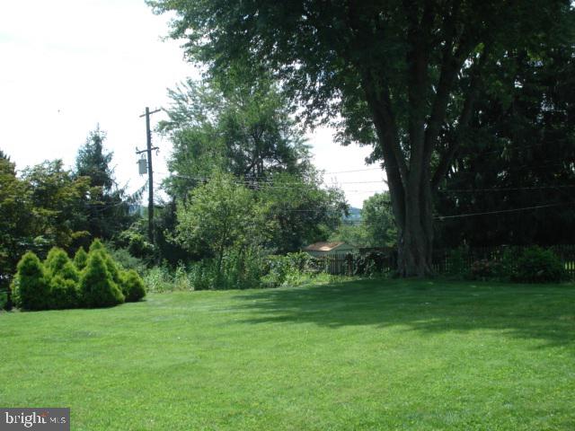484 Waters Road York, PA 17403 - Photo 23 of 25