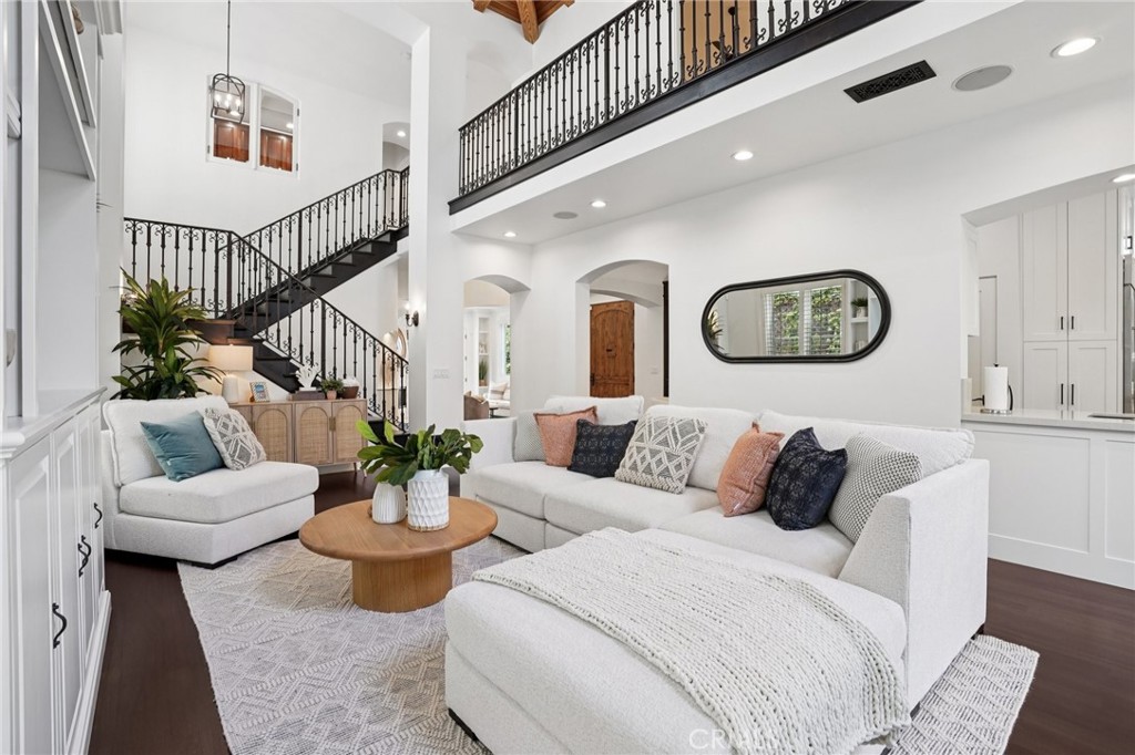 587 26th Street Manhattan Beach, CA 90266 - Photo 12 of 67 a living room with furniture potted plant and a rug