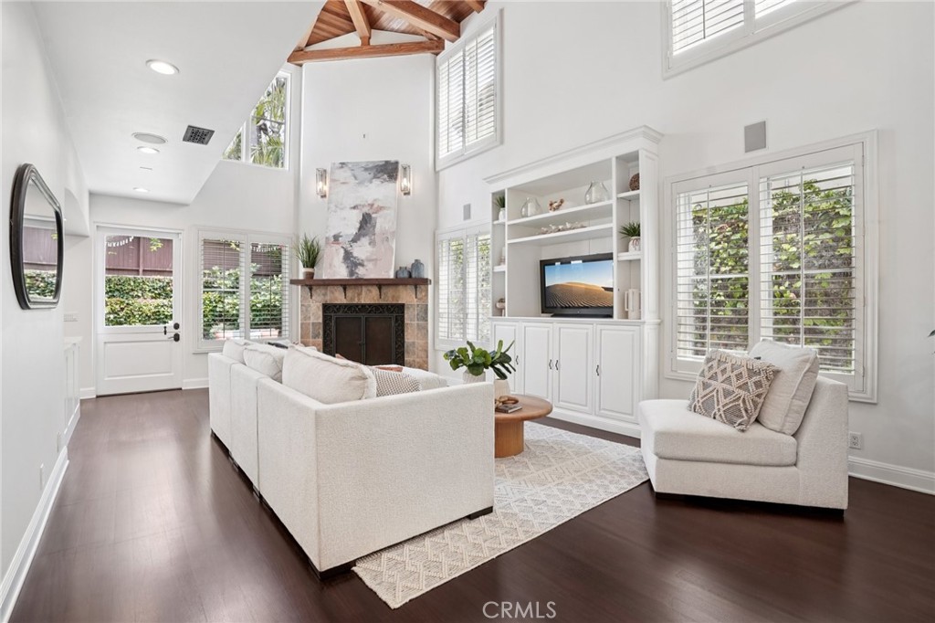 587 26th Street Manhattan Beach, CA 90266 - Photo 4 of 67 a living room with furniture wooden floor and a fireplace
