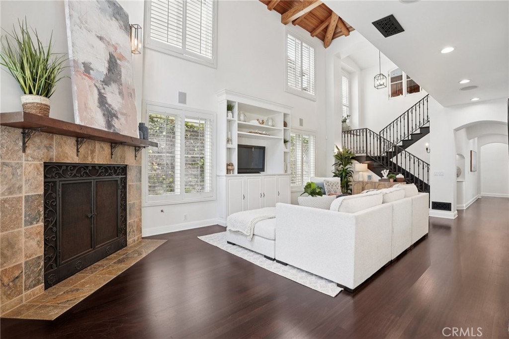 587 26th Street Manhattan Beach, CA 90266 - Photo 5 of 67