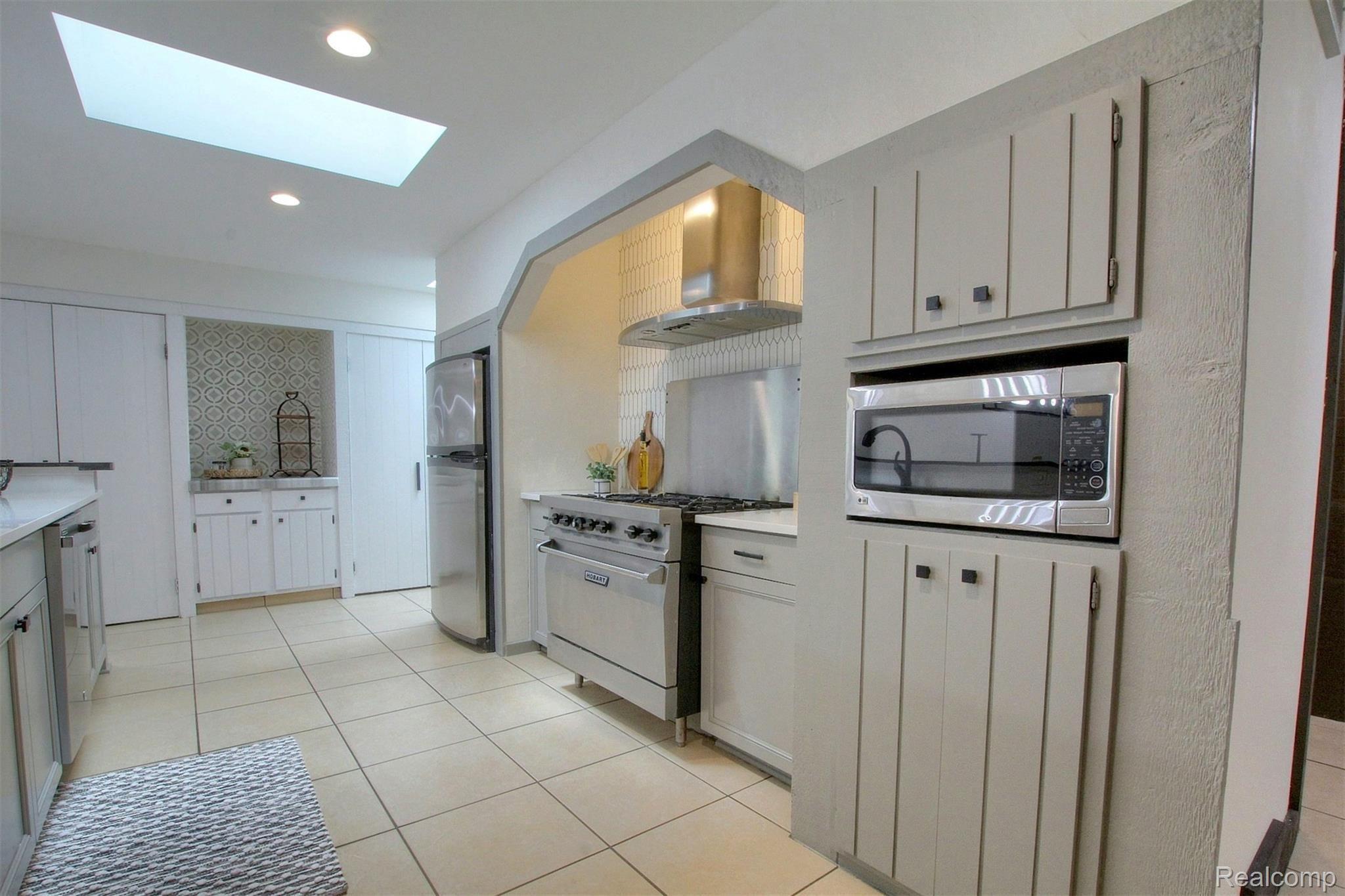 33110 King Road New Boston, MI 48164 - Photo 9 of 31 9-Kitchen-2nd-View.jpg