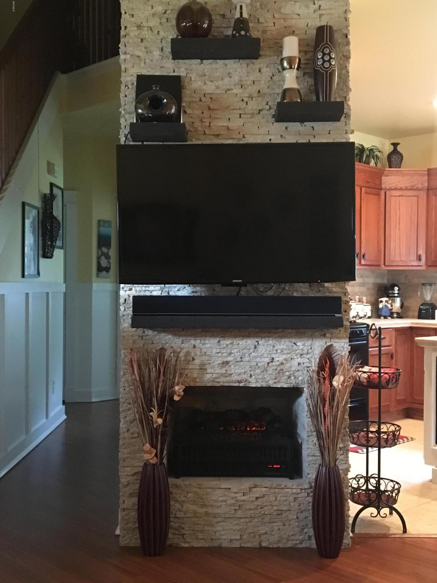 15305 Parker Road Biloxi, MS 39532 - Photo 6 of 28 IMG_1532