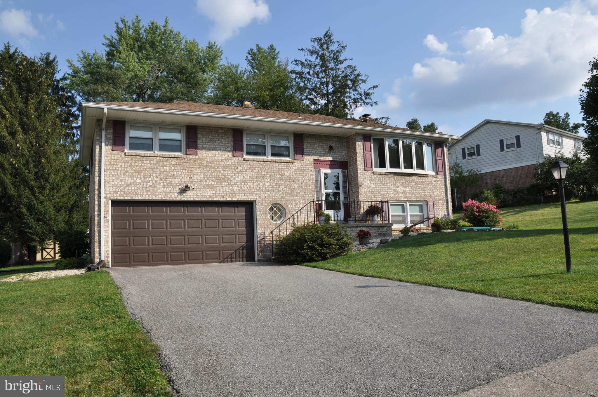 2940 Chesapeake Road York, PA 17402 - Photo 2 of 31 Gallery Image 2