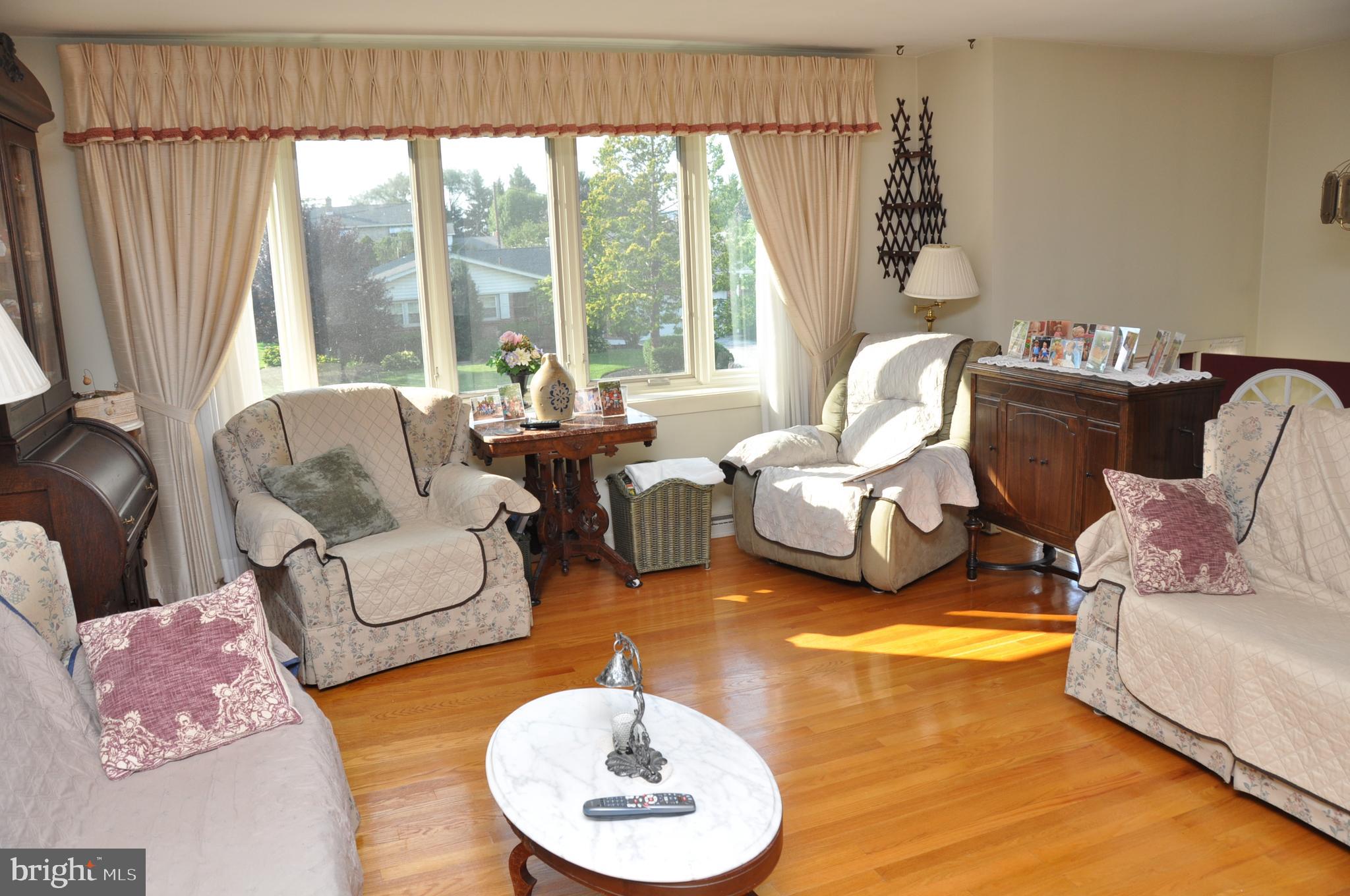 2940 Chesapeake Road York, PA 17402 - Photo 3 of 31 Gallery Image 3