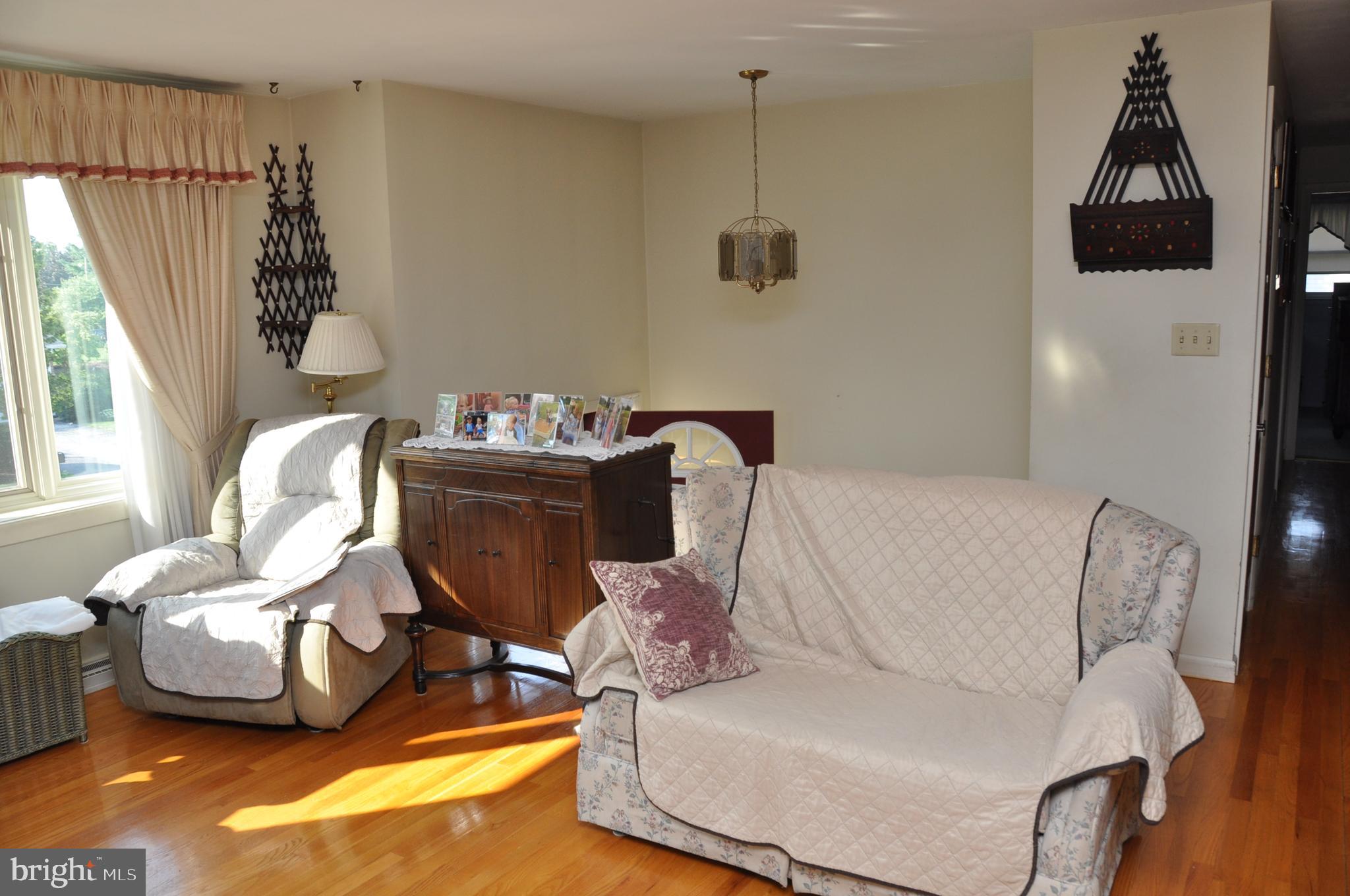 2940 Chesapeake Road York, PA 17402 - Photo 4 of 31 Gallery Image 4