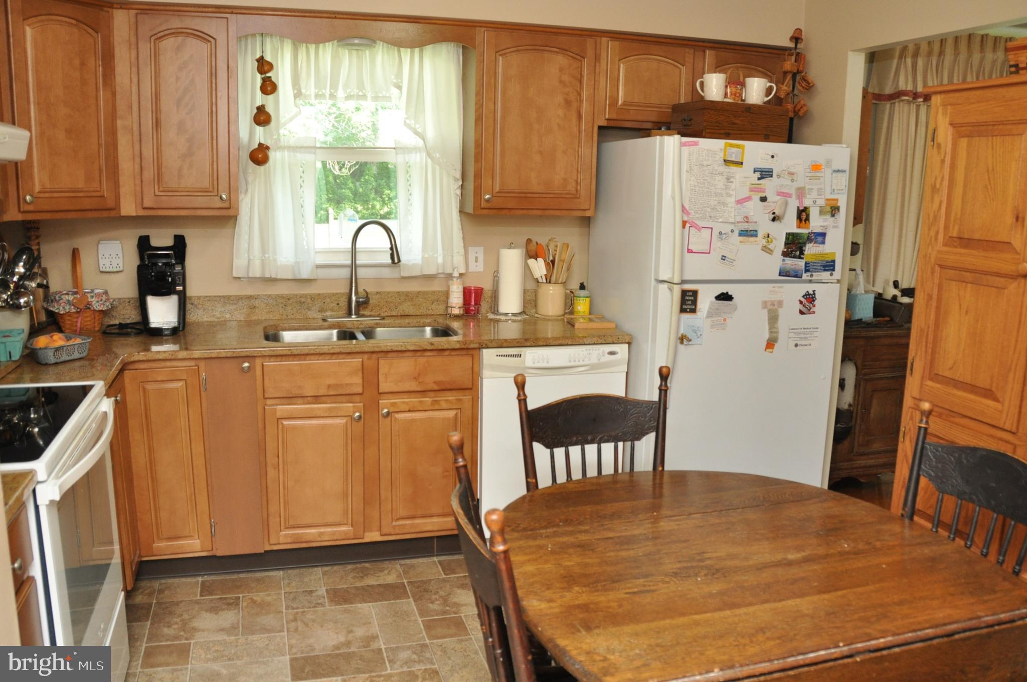 2940 Chesapeake Road York, PA 17402 - Photo 8 of 31 Gallery Image 8