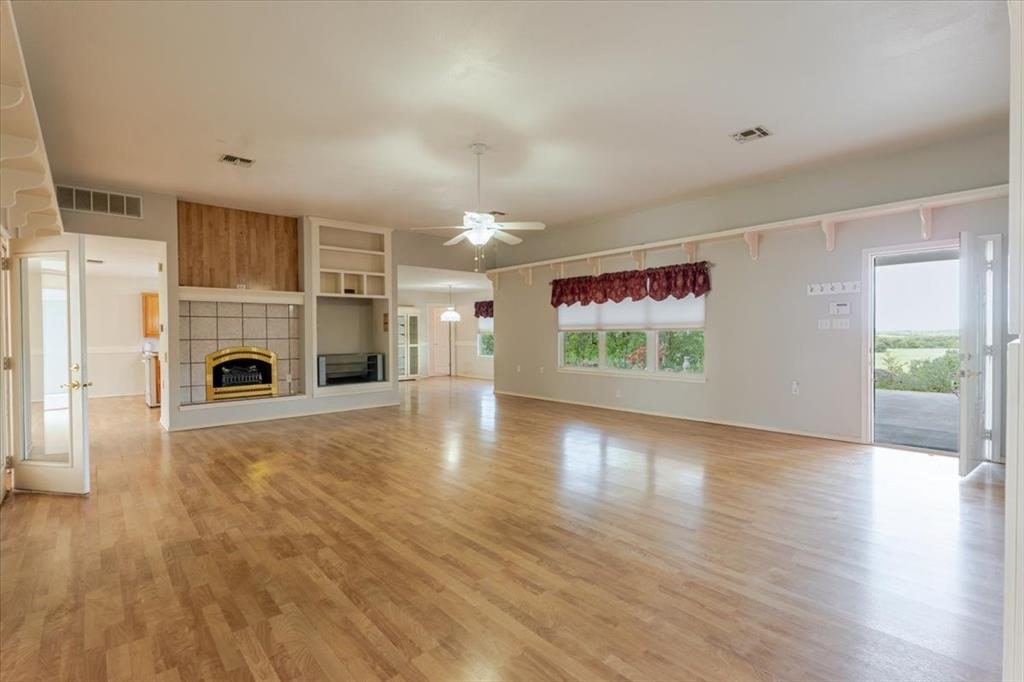 2400 Carter Road Springtown, TX 76082 - Photo 5 of 36