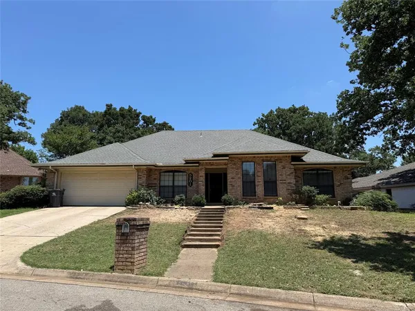 $2,495 | 5201 Rustle Leaf Drive, Arlington, TX 76017