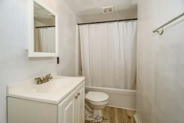 $2,375 | 605 South Raven Road, Shorewood, IL 60404