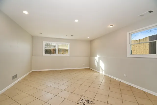 $2,375 | 605 South Raven Road, Shorewood, IL 60404