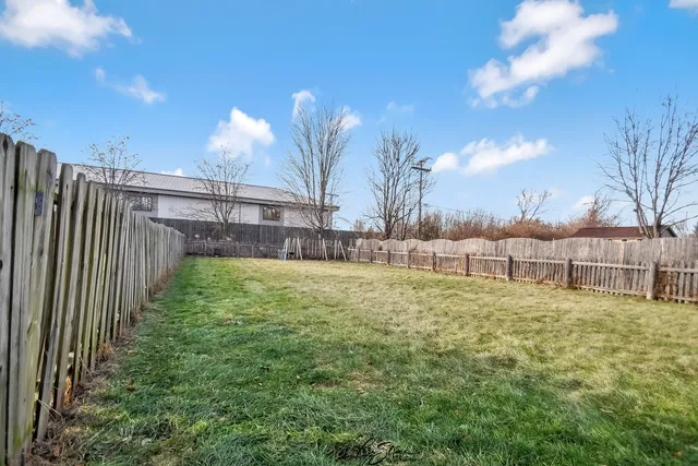 $2,375 | 605 South Raven Road, Shorewood, IL 60404