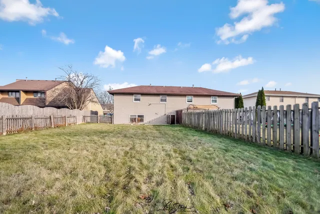 $2,375 | 605 South Raven Road, Shorewood, IL 60404