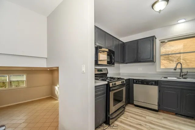 $2,375 | 605 South Raven Road, Shorewood, IL 60404