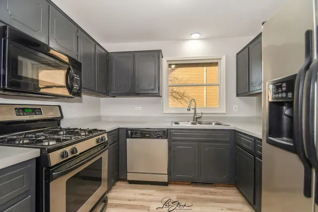 $2,375 | 605 South Raven Road, Shorewood, IL 60404