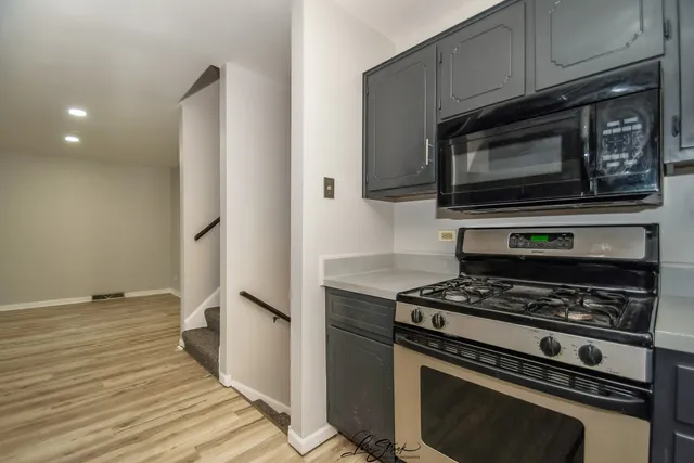 $2,375 | 605 South Raven Road, Shorewood, IL 60404