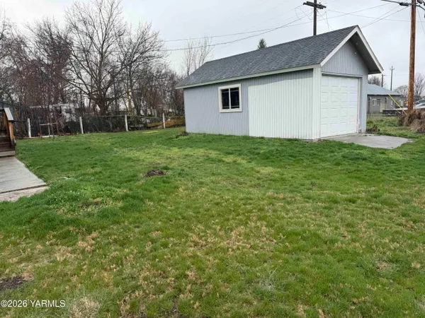 $275,000 | 400 1st Street, White Swan, WA 98952