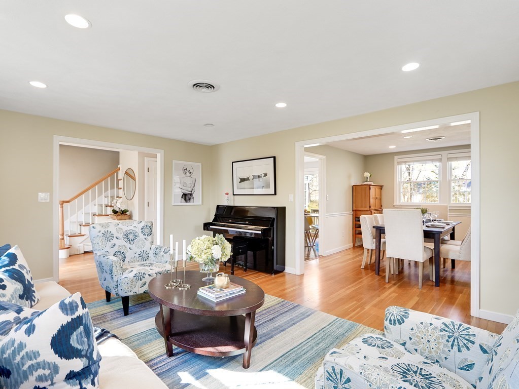 40 Damon Road Needham, MA 02494 - Photo 3 of 20