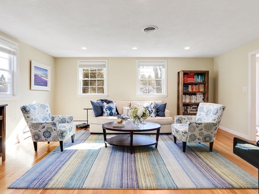 40 Damon Road Needham, MA 02494 - Photo 4 of 20