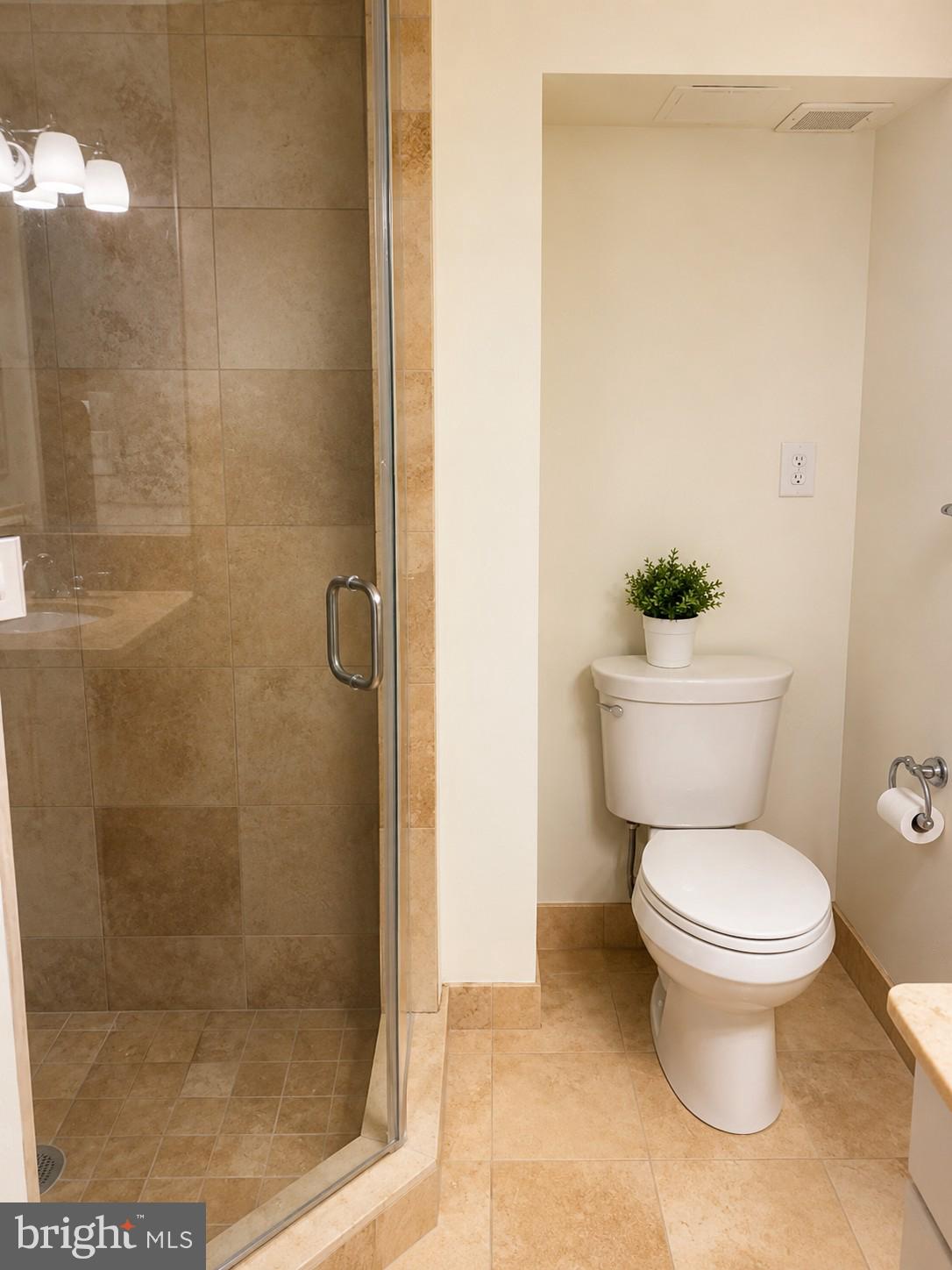 1701-15 Locust Street, Unit 2006 Philadelphia, PA 19103 - Photo 6 of 16