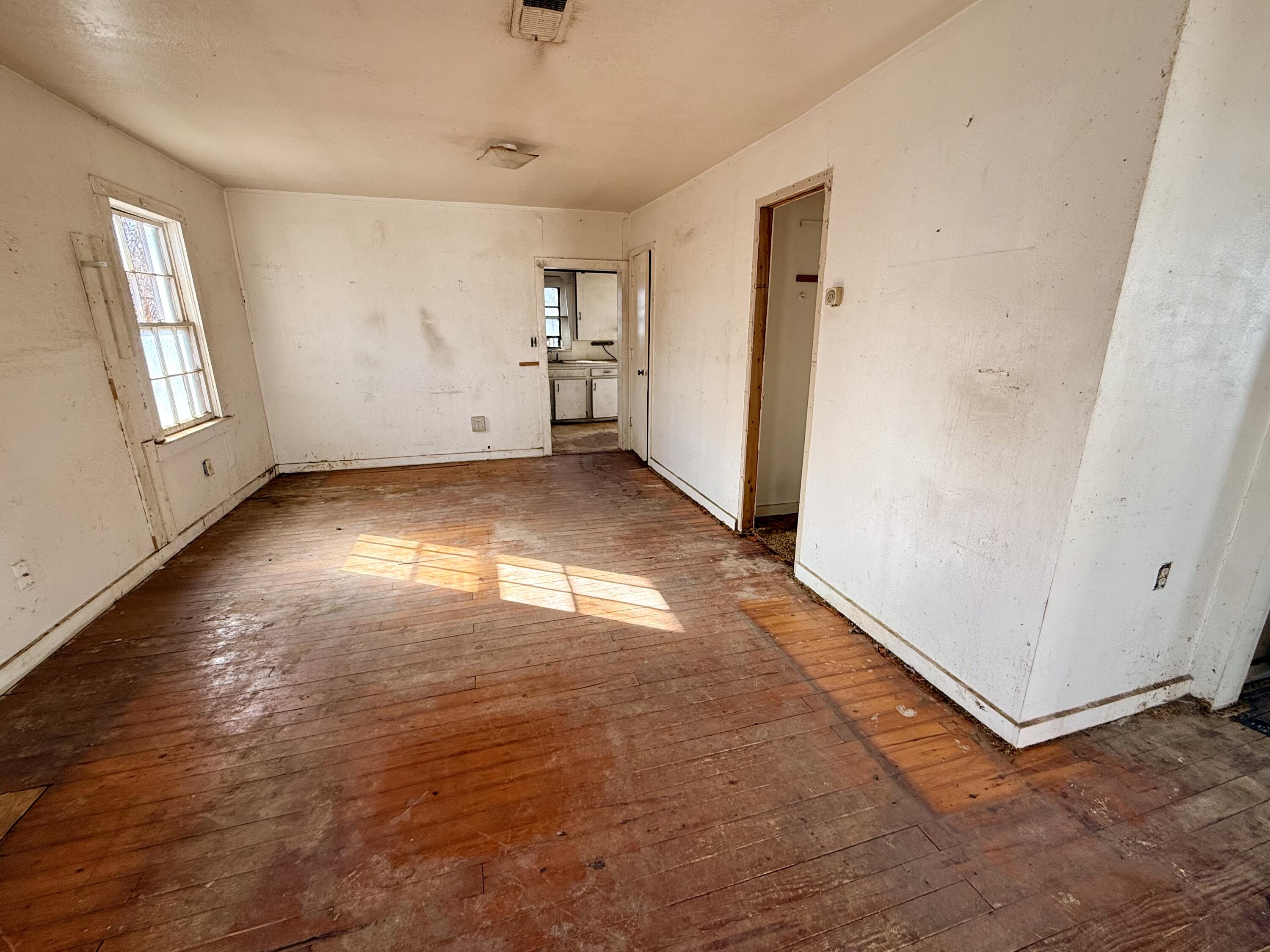 1117 31st Street Lubbock, TX 79411 - Photo 5 of 6 an empty room with windows and closet