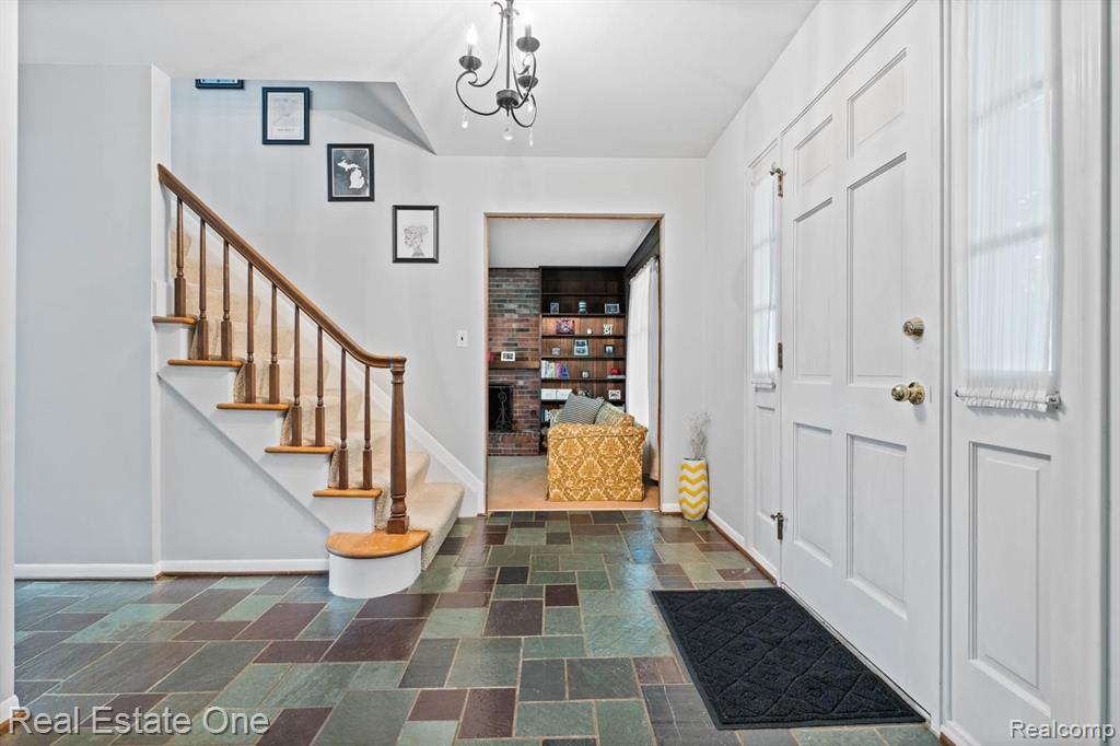 1503 Biggers Drive Rochester Hills, MI 48309 - Photo 3 of 29