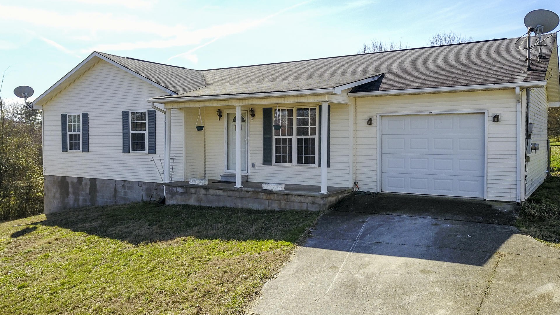 155 Pleasant View Loop Clinton, TN 37716 - Photo 2 of 22