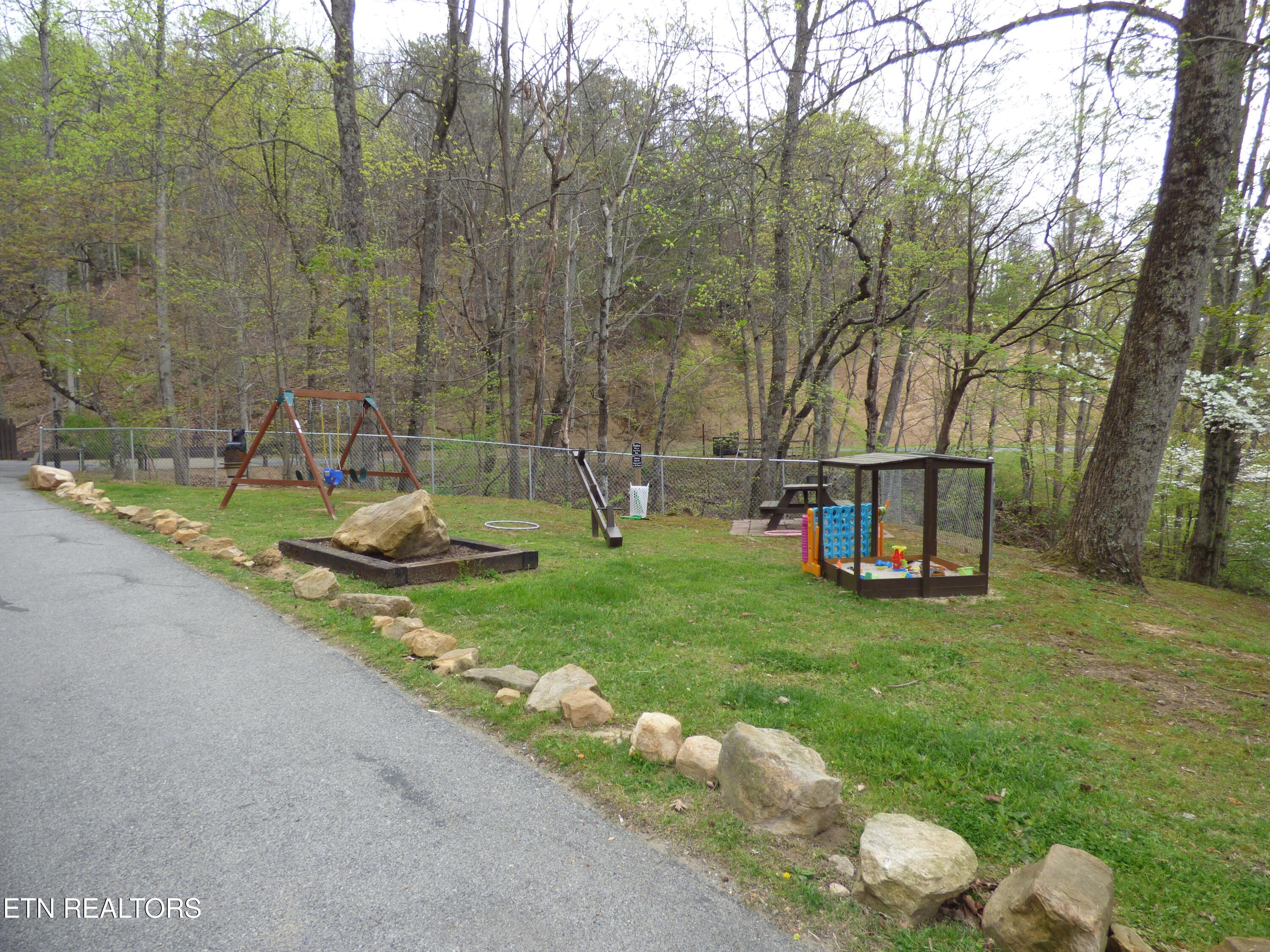 1081 Cove Road, Unit 821 Sevierville, TN 37876 - Photo 25 of 28 P1310305