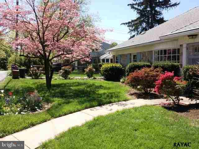 798 Grandview Road York, PA 17403 - Photo 3 of 36 Gallery Image 3