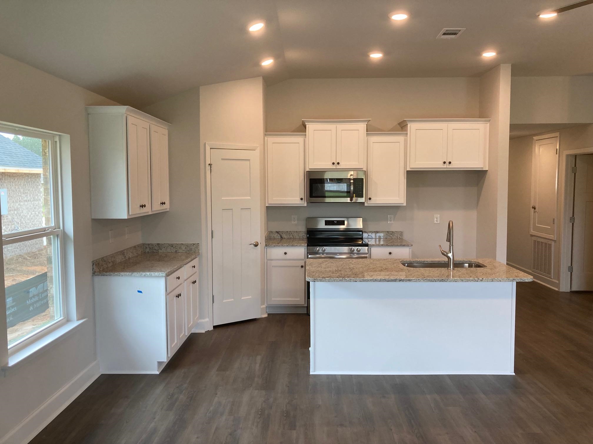 653 Revere Street Foley, AL 36535 - Photo 13 of 22 Kitchen